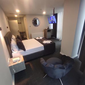Camera grande con letto king size